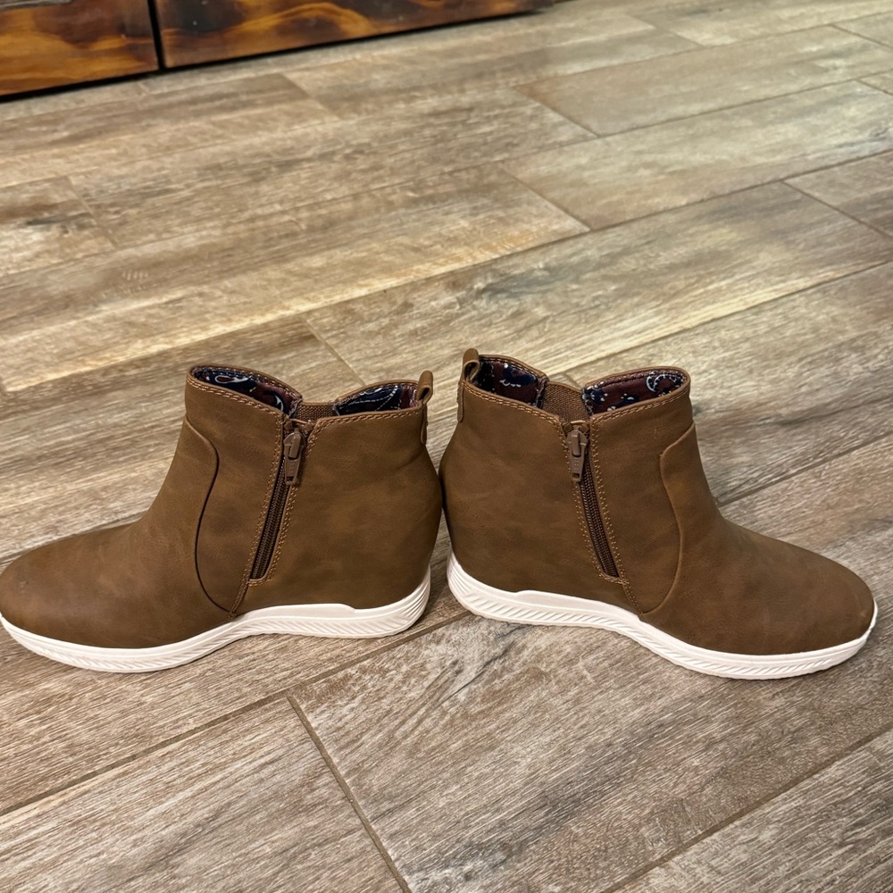Booties - Picture 3 of 7